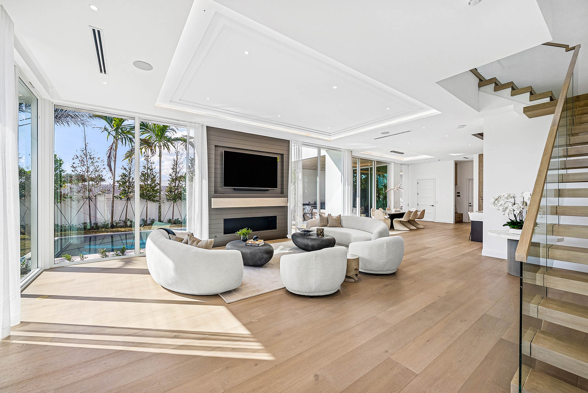 {"shape": [2832, 4240, 3]}