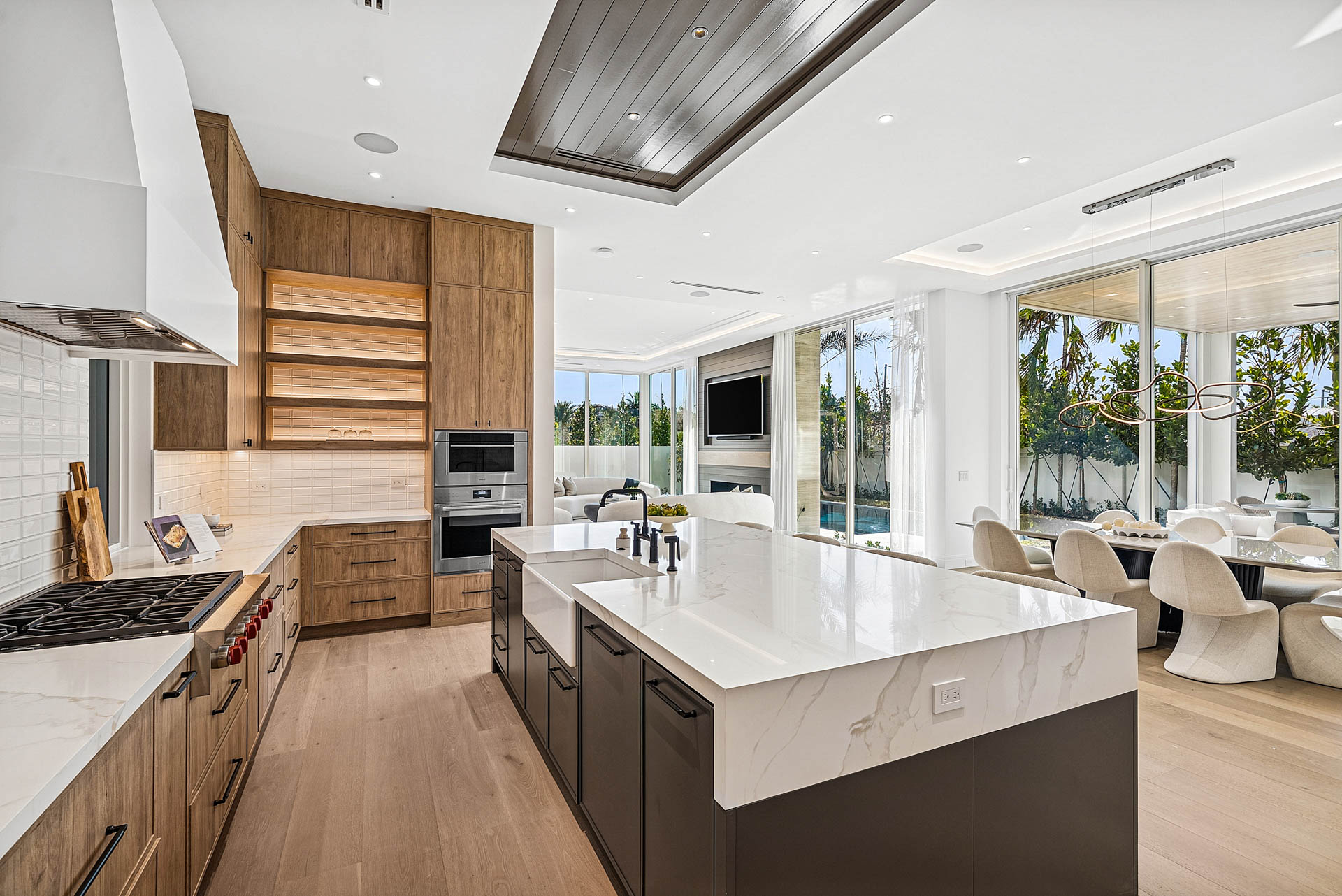 {"shape": [2832, 4240, 3]}