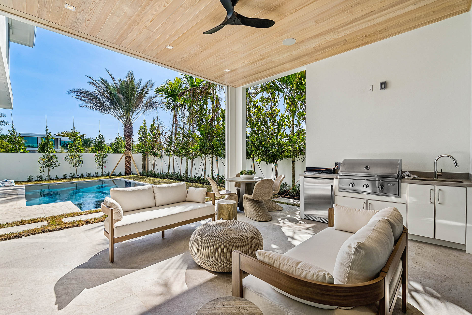 {"shape": [2832, 4240, 3]}