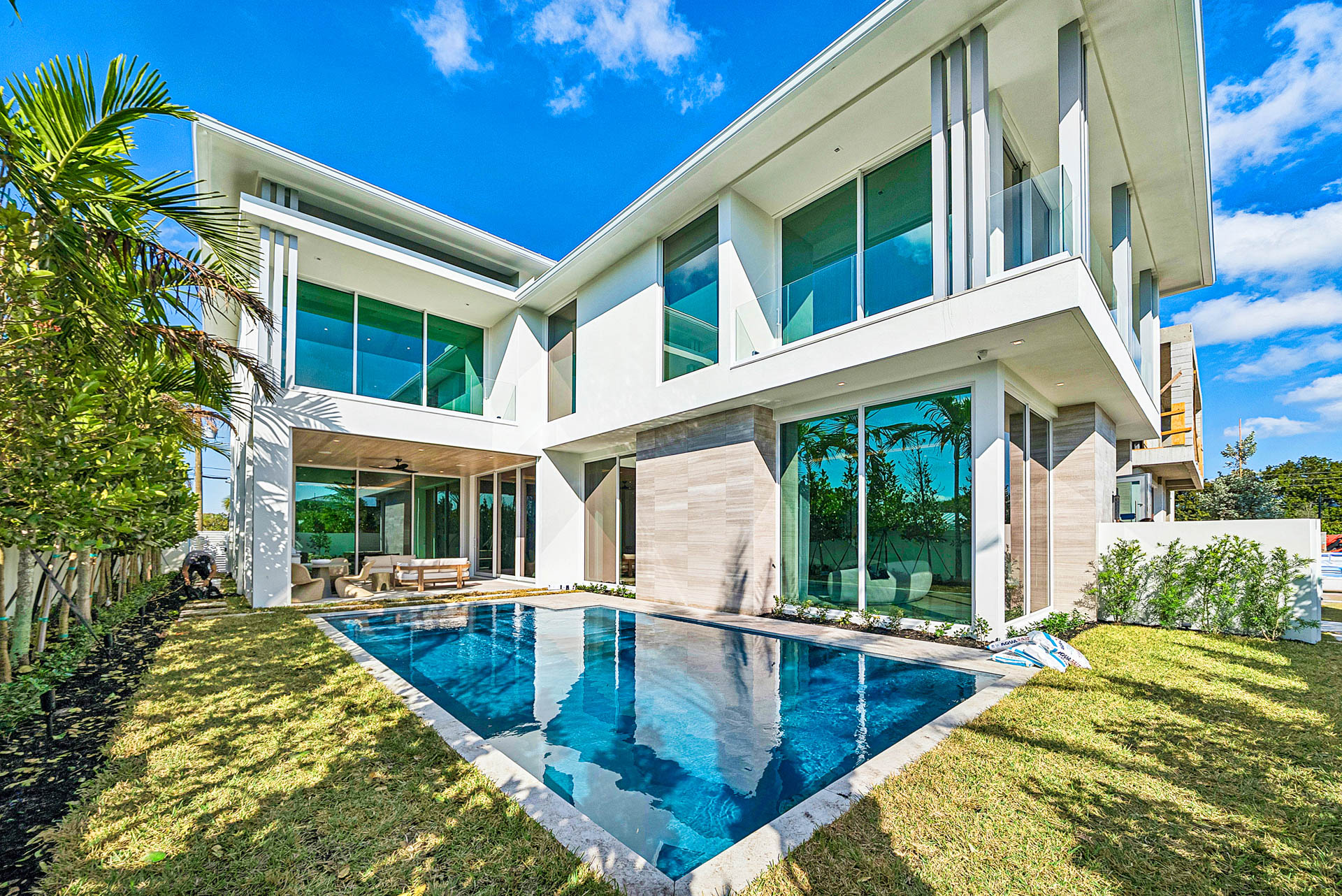 {"shape": [2832, 4240, 3]}